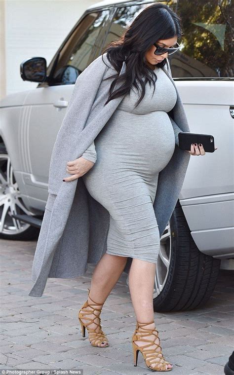 Eight Months Pregnant Kim Kardashian Wears A Skintight Dress And Heels Kim Kardashian Pregnant