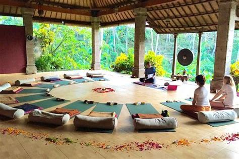 benefits of yoga justplainandsimpleyoga bali yoga retreat meditation room design yoga