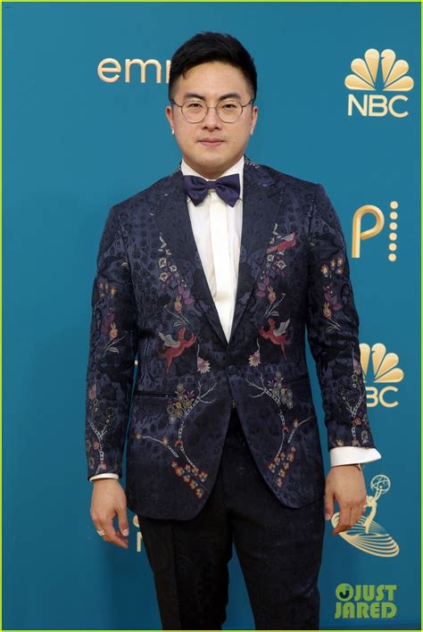snl co stars kate mckinnon and bowen yang are all smiles at the emmy awards 2022 photo 4818245