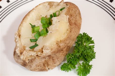 Rub with oil and season generously with salt and pepper, then place on a baking sheet. How to Bake Foil-Wrapped Potatoes | LIVESTRONG.COM