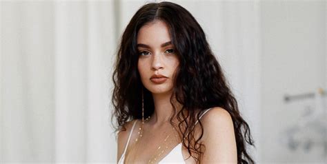 Sabrina Claudio About Time Airportmag