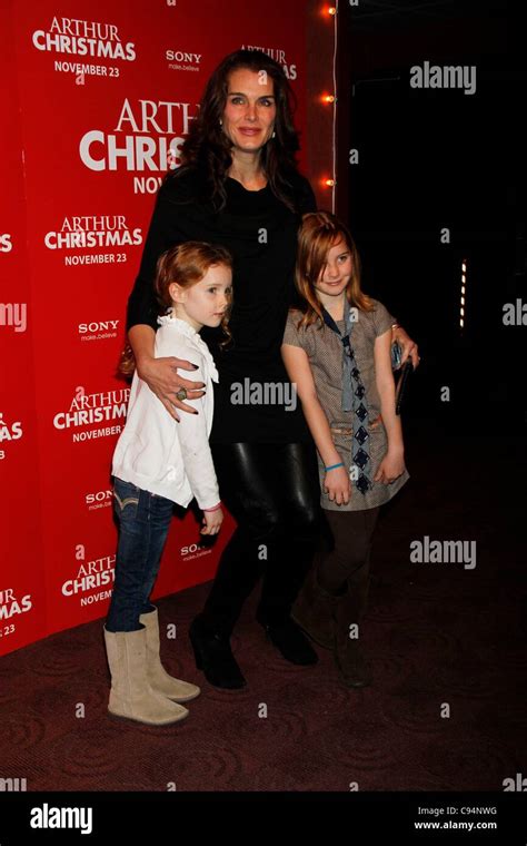 Brooke Shields Daughters At Arrivals For Arthur Christmas Premiere