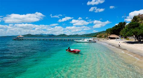 Ada banyak titik yang berada cukup jauh dari bibir pantai yang bisa dijadikan tempat berkemah. Pantai Lombok yang Mempesona - Paket Wisata Lombok Murah