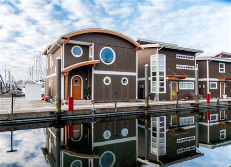 13 Amazing Floating Homes Around The World Floating House House Boat