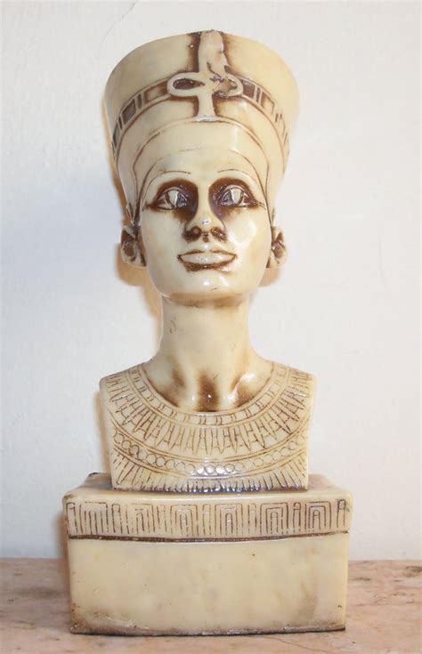 Free Shipping Egyptian Queen Nefertiti Figurine Bust Gorgeous Ancient
