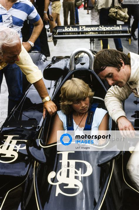 Nigel Mansell And Colin Chapman Show A Guest Around The Cockpit Of A Lotus Brazilian Gp