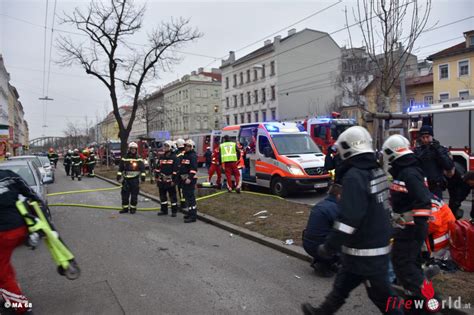 🇦🇹 gāzes sprādziens un ugunsgrēks noposta dzīvokļus dzīvojamās mājas 3 un 4 stāvā #langenzersdorf #austrija. Wien: Todesopfer und Schwerverletzte nach Brand nach ...