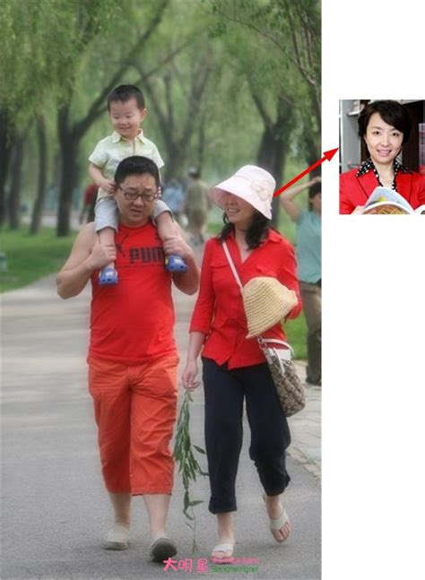 Apr 29, 2021 · 现场最后一个发言的嘉宾是张文宏，他也跟大家分享了自己 35 岁的故事：我在上台前一直在想，我 35岁的时候在干什么？ 想了想，原来我在值夜班。 而且回家以后老婆还很不高兴，老是值夜班，年终奖还没多少，一个月奖金就两三千块，还要养孩子，压力山大. 张绍刚老婆是谁 张绍刚老婆王倩资料曝光(3)_明星夫妻_大明星网