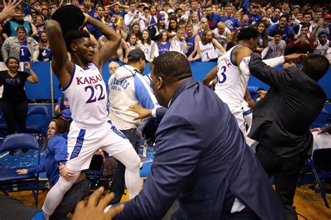 Kansas And Kansas State Basketball Game Ends In All Out Brawl Wjbc Am