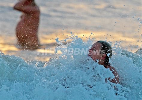 200人が裸で海水浴英イングランド北部 写真18枚 国際ニュースAFPBB News
