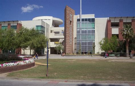 University Of Arizona Settles Gender Discrimination Suit For 100k