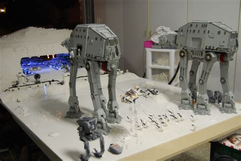 A desolate world covered with ice and snow. STAR WARS HOTH diorama ; LEGO 60 000 pieces