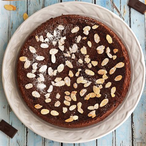 In fact, i adore it so much, it was our wedding cake. Chocolate-Almond-Olive Oil Cake | Recipe (With images ...