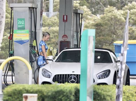 Tammy Hembrow At A Gas Station In Gold Coast Hawtcelebs