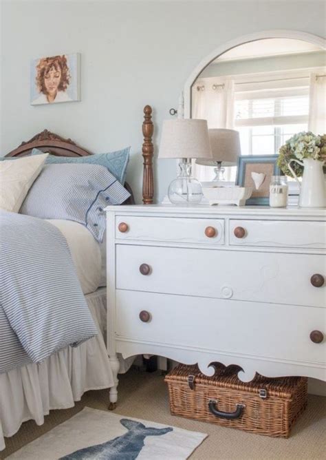 Search for coastal bedroom furniture now! Beachy farmhouse bedroom ideas 20 in 2020 | Coastal ...