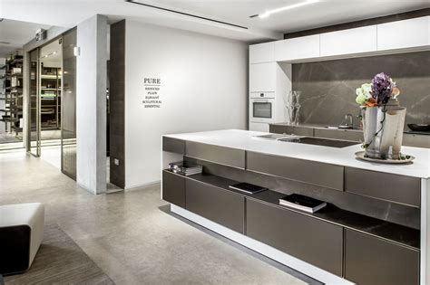 Contamos con un equipo formado por los mejores profesionales en reformas de cocinas. SieMatic by Iconno|Diseño Cocinas Alemanas de Lujo|Madrid