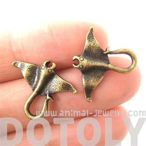 Small Stingray Sting Ray Sea Creature Animal Stud Earrings In Bronze