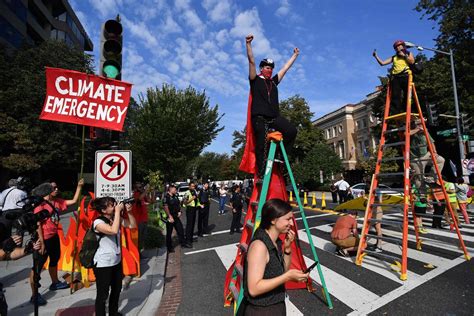 Climate Protesters Snarl Traffic But Washington Still Goes To Work The New York Times