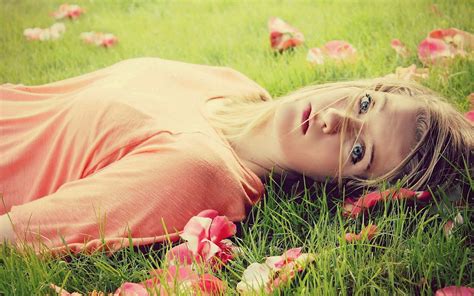 wallpaper blonde girl lying on grass look 2560x1600 hd picture image