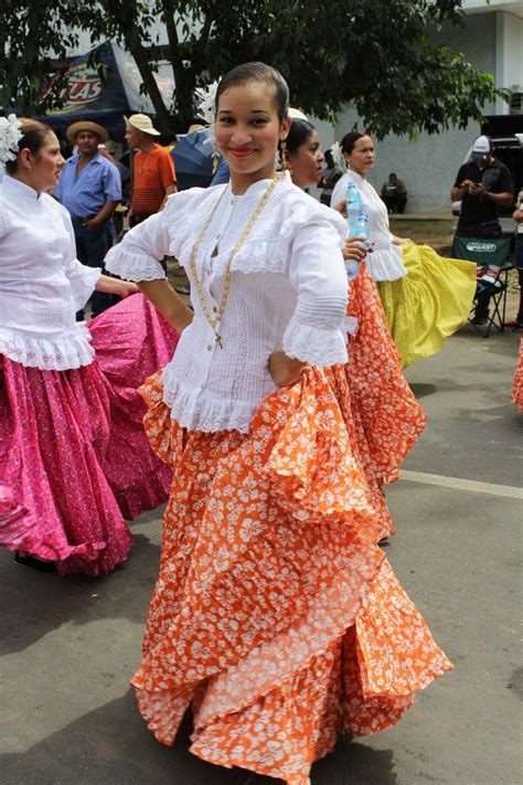 La Pollera Vestido Folklórico De La Mujer Panameña Confección