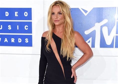 Britney Spears Suffers Wardrobe Malfunction During Las Vegas Show VIDEO UInterview