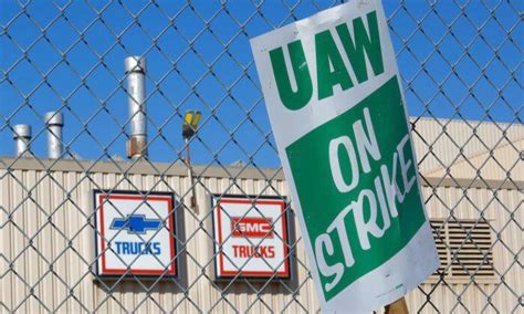 Gm Uaw Reach Tentative Deal To End Month Long Strike The Epoch Times