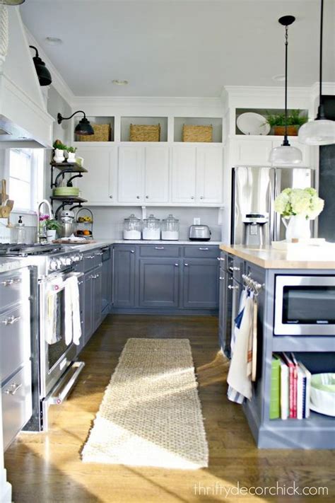 You may be considering decorating above kitchen cabinets if you don't have cabinets or as i mentioned above, the big pro to decorating this space in your kitchen is to keep it from looking changing your decorations out seasonally may be more work than some people want to do, which is. Stylish Two Tone Kitchen Cabinets for Your Inspiration ...
