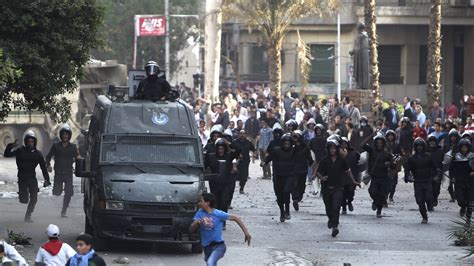 حمله پلیس به معترضان؛ دادگاه های مصر اعتصاب می کنند