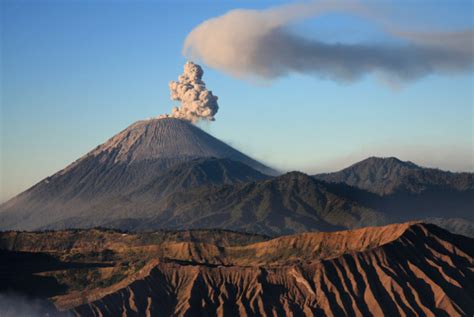 Inilah 5 Gunung Berapi Tertinggi di Indonesia