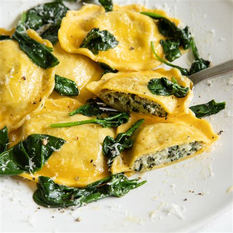 Ravioli Florentine Spinach And Cheese Egg Pastamama Muccipasta