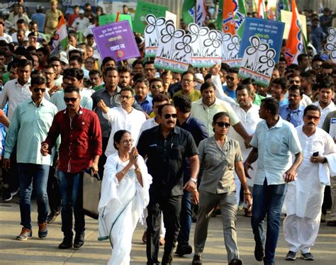 Why is mamata banerjee so confident to win the bengal elections? Mamata Banerjee during election campaign