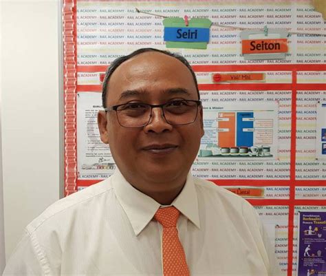 Starting tomorrow, rapid rail train services in klang valley will be reduced until the end prasarana malaysia berhad group chief operating officer datin norlia noah said the transport. MatKilauPenang: SELEPAS PEMANDU TREN, PRASARANA LATIH STAF ...