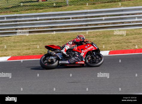 brands hatch uk 6th august 2016 richard cooper riding for the buildbase bmw motorrad team
