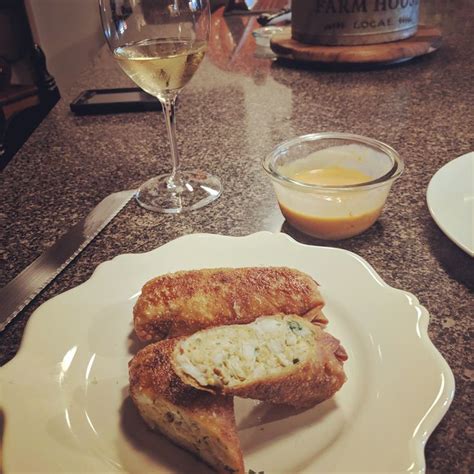 Fold in the crab meat until combined, and set aside. Crab Cake Egg Rolls with Chili Dipping Sauce | Crab cakes ...