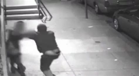 Woman Forced To Fight Off Sex Attacker As He Tries To Grab Her Off Street World News Mirror
