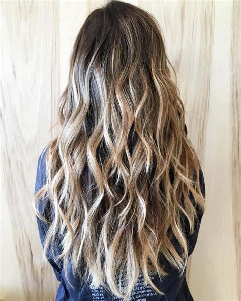 Extra Long Wavy Hairstyle With Highlighted Layers I Should Ask My Stylist About This One