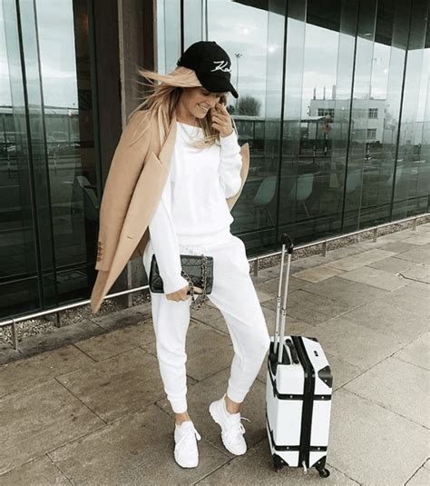 11 Comfortable Travel Outfit Ideas Stylish Outfits For Flying