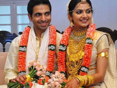 The southern state is known for its flowing white and gold attire; Getting To Know About The Hindu Kerala Weddings | Utsavpedia