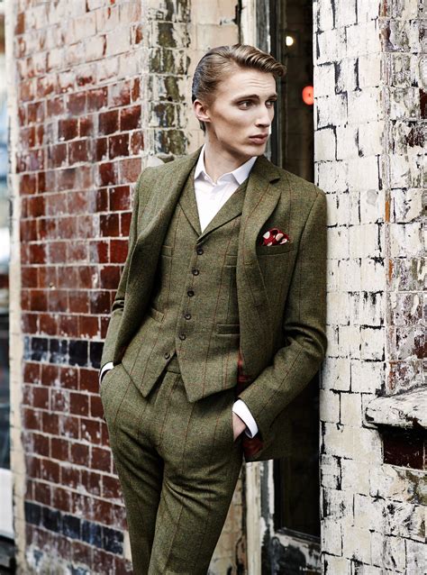 However, others can choose a less formal. 3 piece tweed suit by Tweed Addict in Lovat Mill green ...