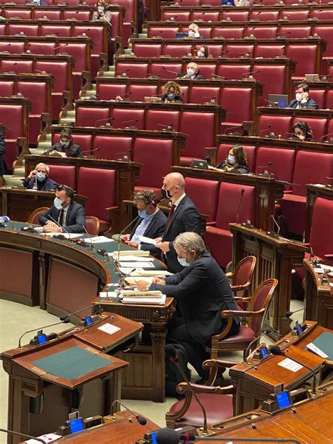 Nella punta di ieri, 18 aprile, di che tempo che fa, luciana littizzetto ha lanciato. La legge Zan vuole diffondere l'ideologia gender ...