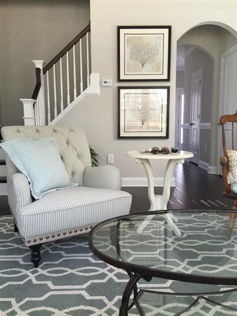 Simple gray lines and shimmering gold paint combine to bring out the image of beautiful flowers. Sherwin Williams "Agreeable Gray" wall color … | Gray living room paint colors, Living room ...