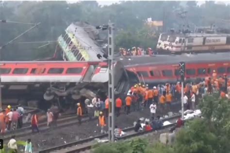 watch india s worst train crash of the decade 288 reported dead