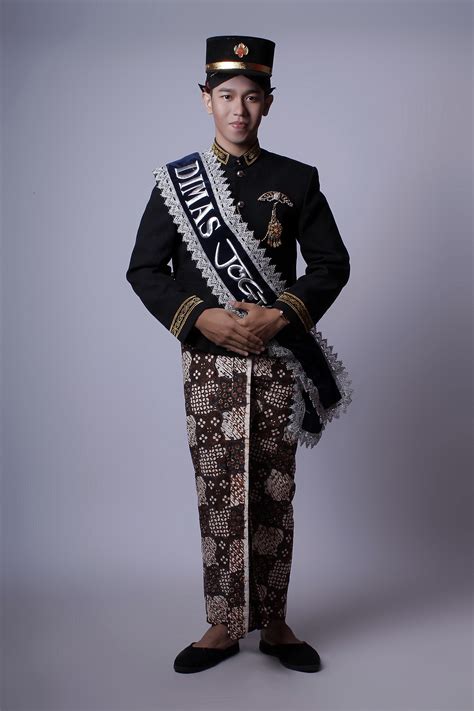 Traditional Indonesian Man In Traditional Dress Image Free Stock