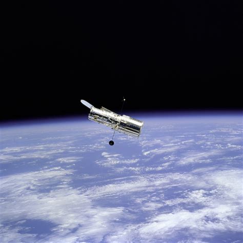 Filehubble Space Telescope And Earth Limb Gpn 2000 001064