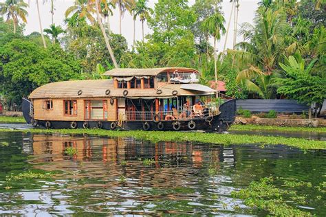 How To Find Out The Best Backwater Cruise In Kerala