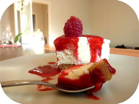 Cheesecake citron sans cuisson et son coulis de framboises