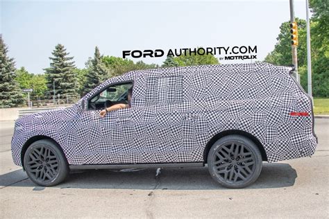 2025 Ford Expedition Spotted With 24 Inch Wheels Photos