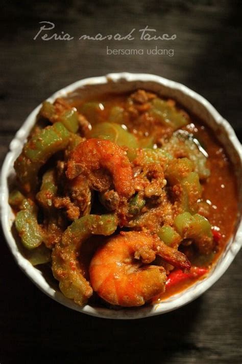 Panaskan 4 sdm minyak bekas menggoreng belut, tumis bumbu bersama lengkuas dan daun jeruk. Resepi Belut Goreng Cili Kering