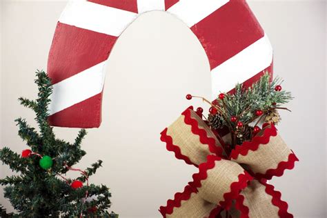 Giant Candy Cane Decoration Using Styrofoam Southern Couture