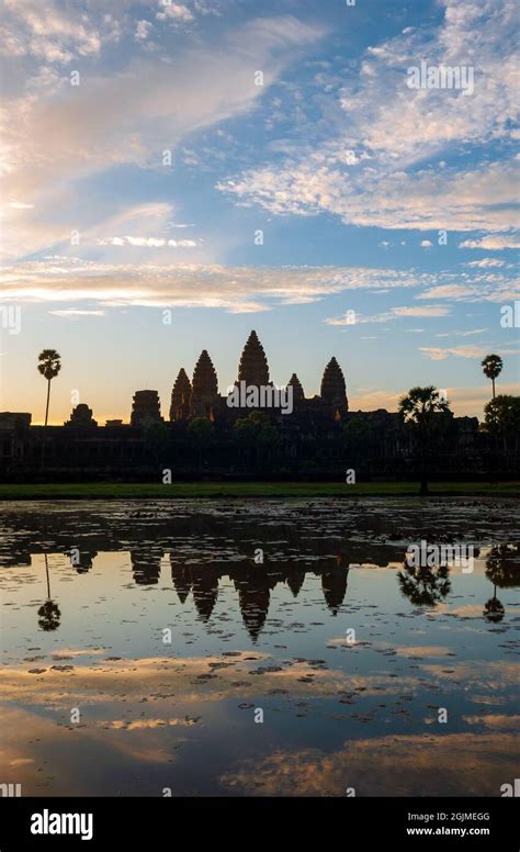 Angkor Wat Sunrise Reflection Angkor Region Siem Reap Cambodia Stock